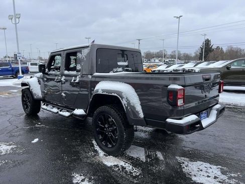Used 2025 Jeep Gladiator Nighthawk image 5