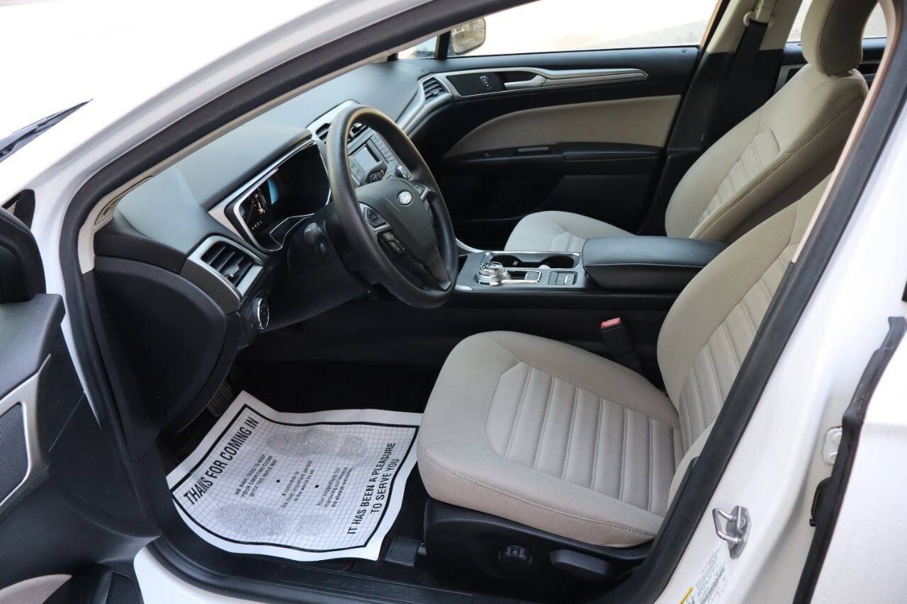 Used 2018 Ford Fusion S FWD image 5