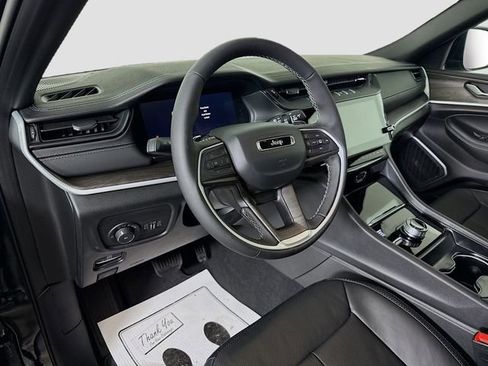 New 2026 Jeep Grand Cherokee Limited image 9