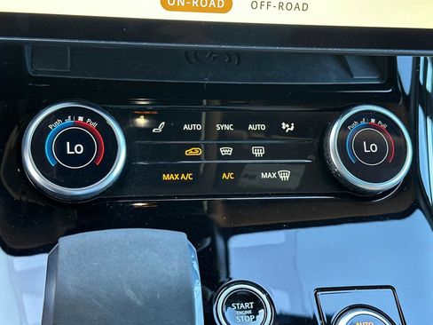 Used 2023 Land Rover Range Rover Sport SE Dynamic image 21