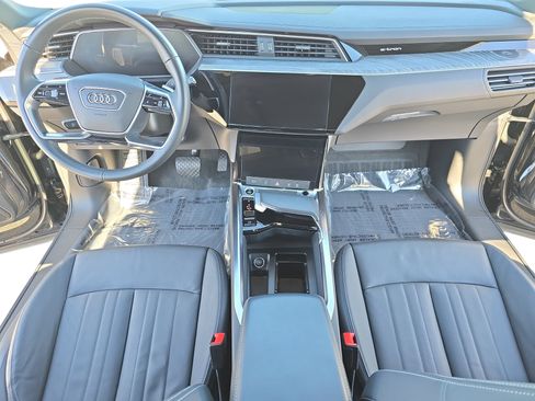 Used 2022 Audi e-tron Premium w/ Convenience Plus Package image 9