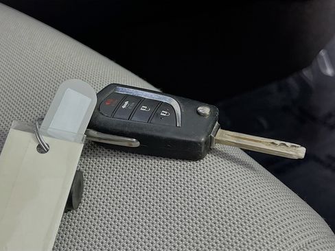 Used 2021 Toyota Corolla LE FWD image 36