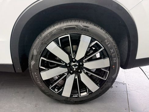 New 2025 Mitsubishi Outlander SE image 11