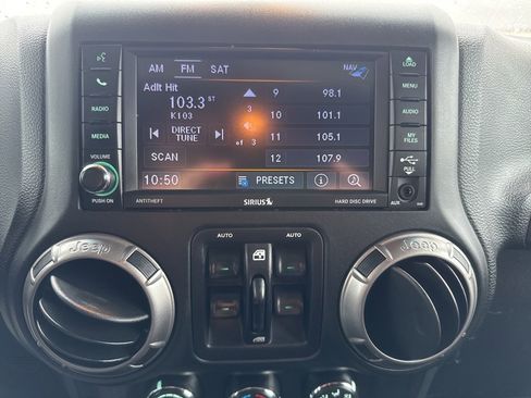 Used 2018 Jeep Wrangler Unlimited Sahara image 37