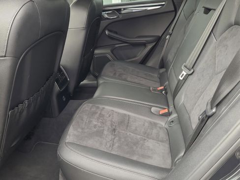 Used 2020 Porsche Macan Base image 11