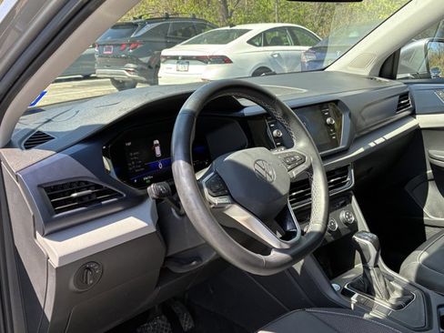 Used 2022 Volkswagen Taos SE image 12