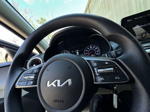 Used 2023 Kia Forte LXS w/ LXS Technology Package FWD image 20