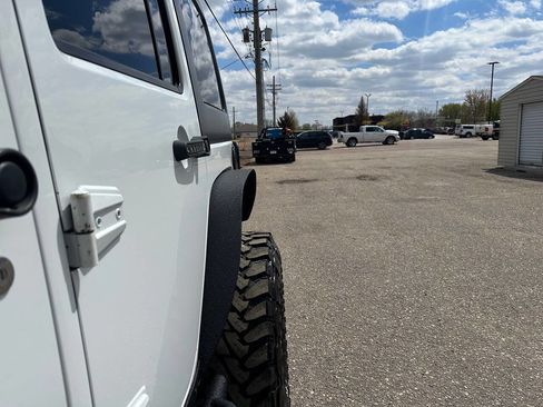 Used 2012 Jeep Wrangler Unlimited Rubicon w/ Connectivity Group AWD/4WD image 19