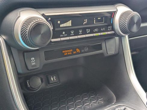 Certified 2019 Toyota RAV4 LE image 21