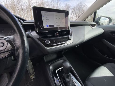 Used 2025 Toyota Corolla LE image 23