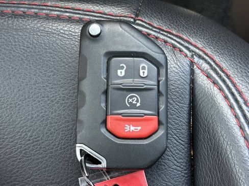 Used 2019 Jeep Wrangler Unlimited Rubicon w/ Dual Top Group AWD/4WD image 22