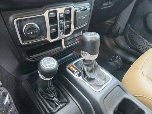 Certified 2021 Jeep Wrangler Unlimited Sahara w/ Dual Top Group AWD/4WD image 35