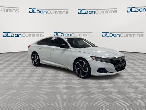 Used 2022 Honda Accord Sport image 2