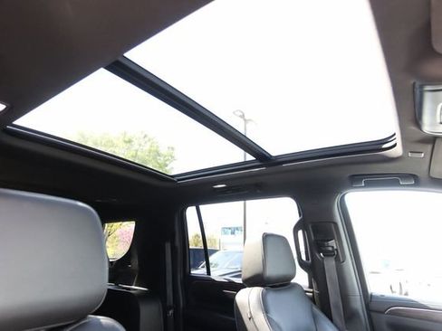 Used 2021 Chevrolet Suburban LT w/ Luxury Package image 58