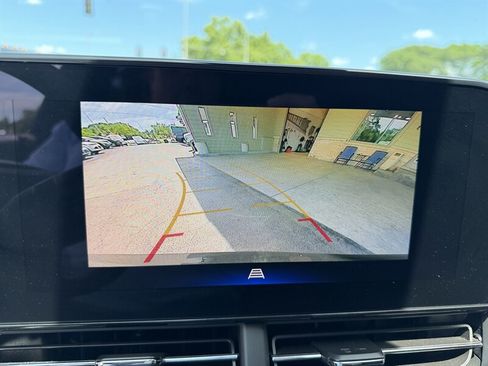Used 2024 Chevrolet Trax LT FWD image 28