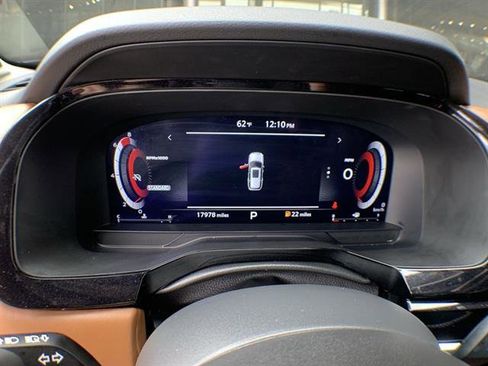 Used 2024 Nissan Pathfinder Platinum image 15