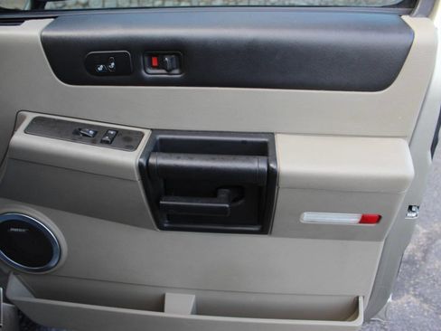 Used 2005 HUMMER H2 w/ Preferred Equipment Group AWD/4WD image 10