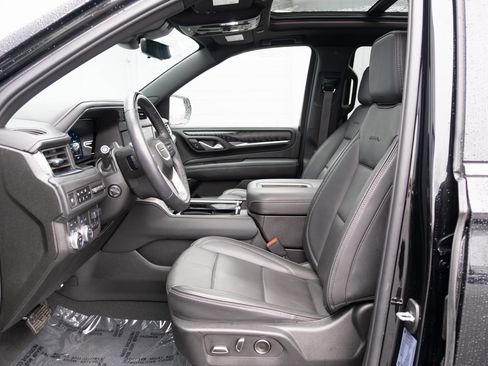 Used 2024 GMC Yukon Denali image 12