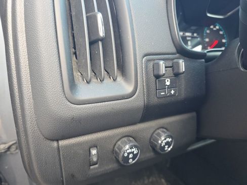 Used 2021 Chevrolet Colorado LT w/ Safety Package image 18