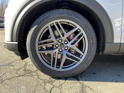 New 2026 Ford Explorer ST w/ Sun And Sound Package image 7