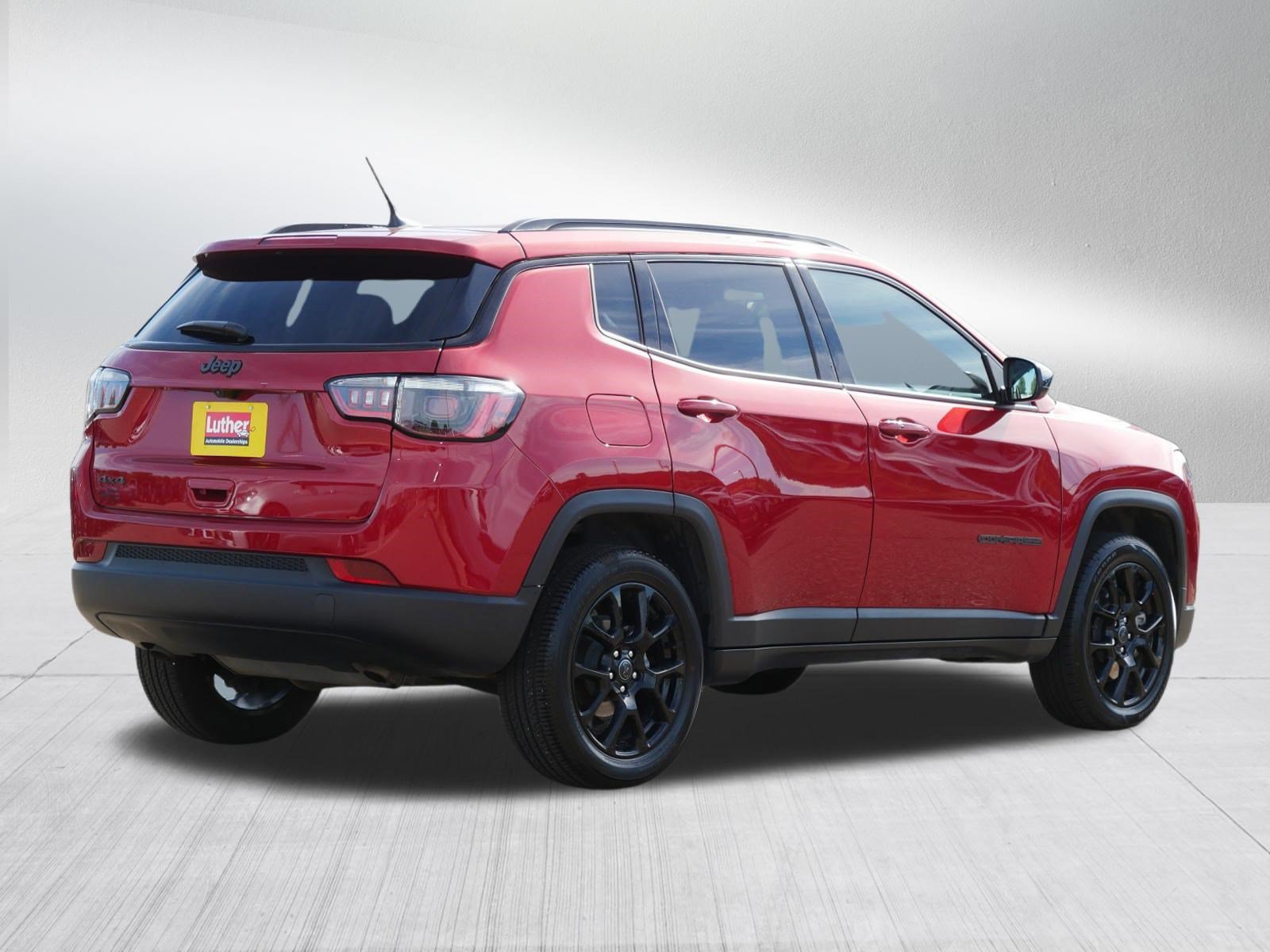 Used 2025 Jeep Compass Latitude w/ Convenience Group AWD/4WD image 7