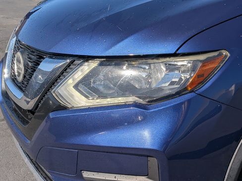 Used 2018 Nissan Rogue SV AWD/4WD image 12