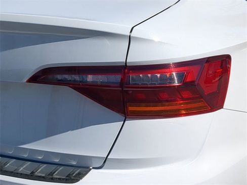 Used 2019 Volkswagen Jetta SE image 8