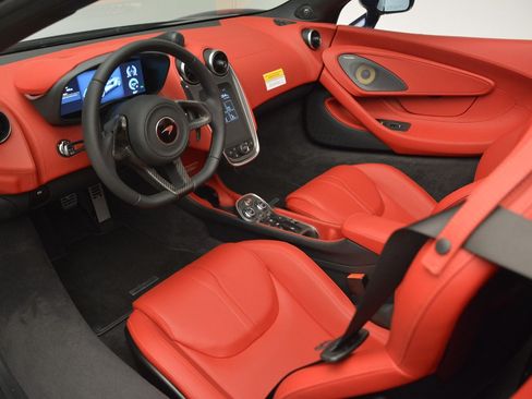 Used 2019 McLaren 570S Spider RWD image 23