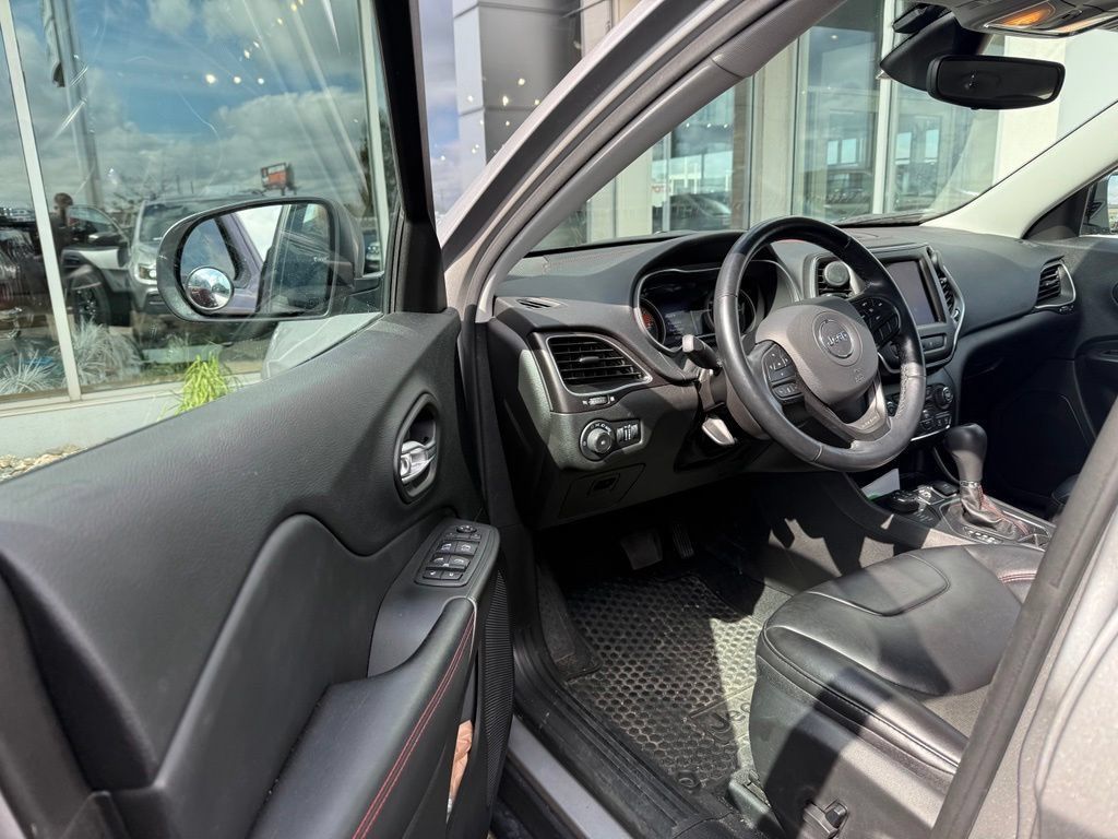 Used 2021 Jeep Cherokee Trailhawk AWD/4WD image 8
