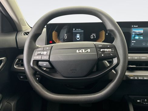 Used 2025 Kia K4 FWD image 12