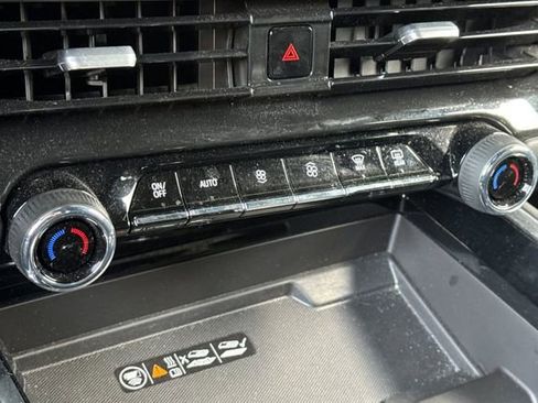 Used 2025 Chevrolet Suburban Premier image 22