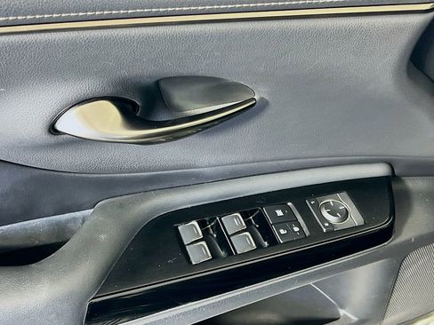 Used 2022 Lexus ES 300h w/ Accessory Package 2 FWD image 7