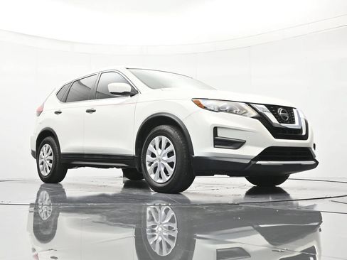 Used 2020 Nissan Rogue S FWD image 38