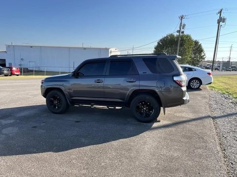 Used 2016 Toyota 4Runner SR5 AWD/4WD image 7