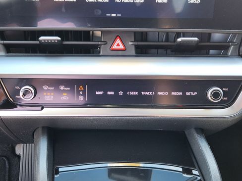 Used 2023 Kia Sportage EX AWD/4WD image 23