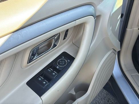 Used 2015 Ford Taurus SE image 14