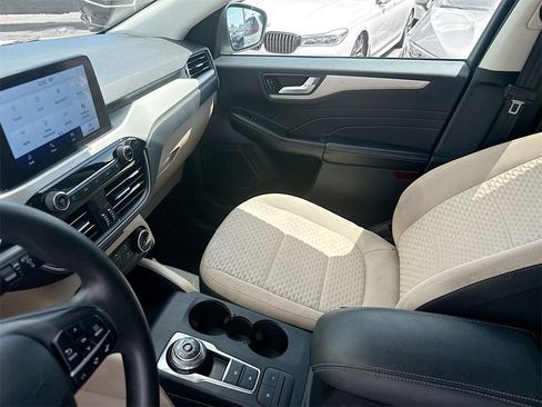 Used 2021 Ford Escape SE image 27