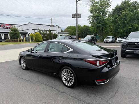 Used 2020 Lexus ES 300h w/ Accessory Package 2 FWD image 2