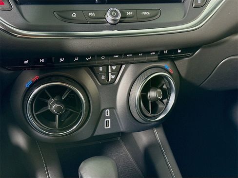 Used 2024 Chevrolet Blazer LT image 9