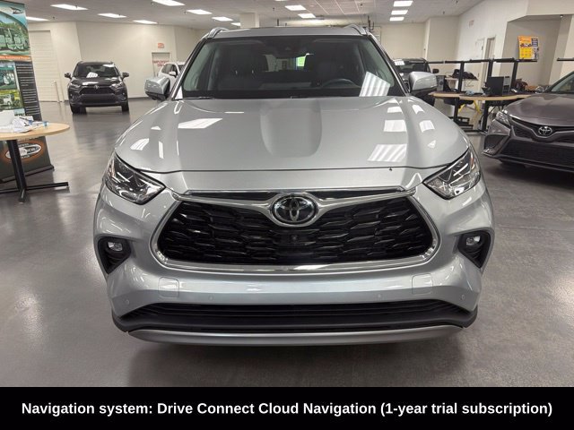 Used 2024 Toyota Highlander Platinum AWD/4WD image 2