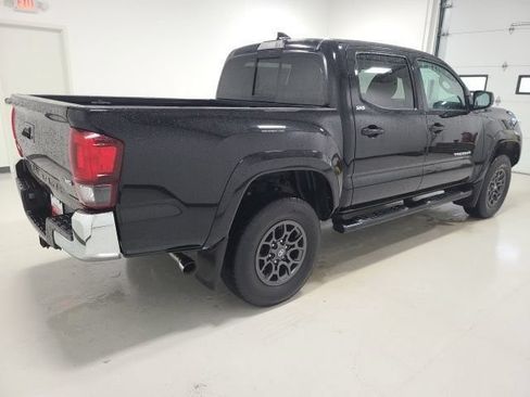 Certified 2018 Toyota Tacoma SR5 AWD/4WD image 6