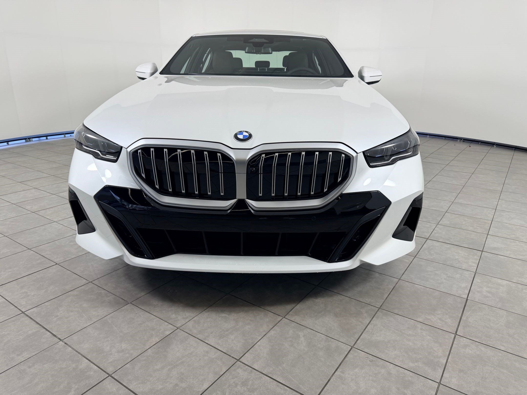 Used 2026 BMW 530i w/ M Sport Package RWD image 6