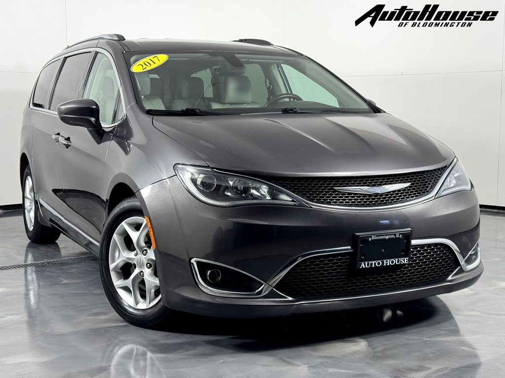 Used 2017 Chrysler Pacifica Touring-L Plus w/ Tire & Wheel Group FWD image 1