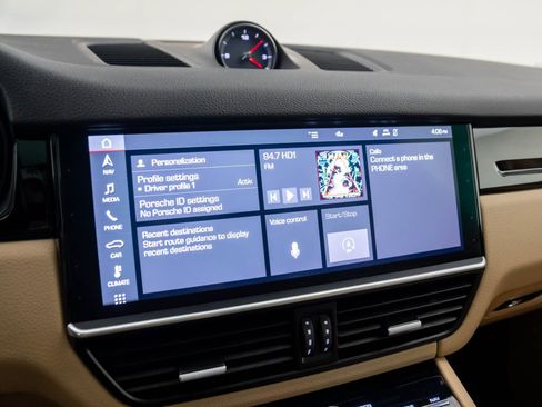 Certified 2020 Porsche Cayenne image 25