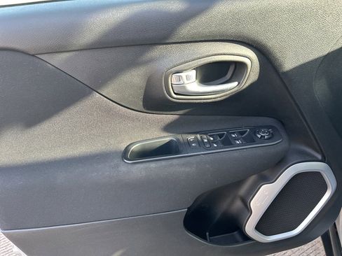 Used 2018 Jeep Renegade Sport w/ Power & Air Group image 9