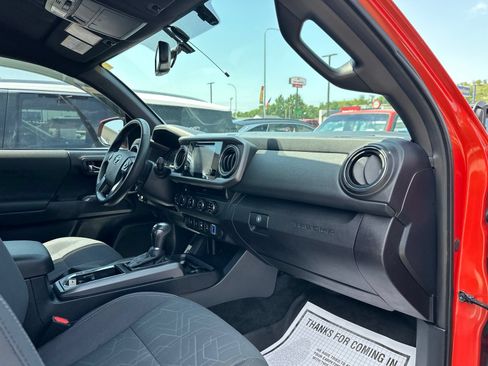 Used 2017 Toyota Tacoma TRD Sport w/ Tow Package (A/T) AWD/4WD image 36