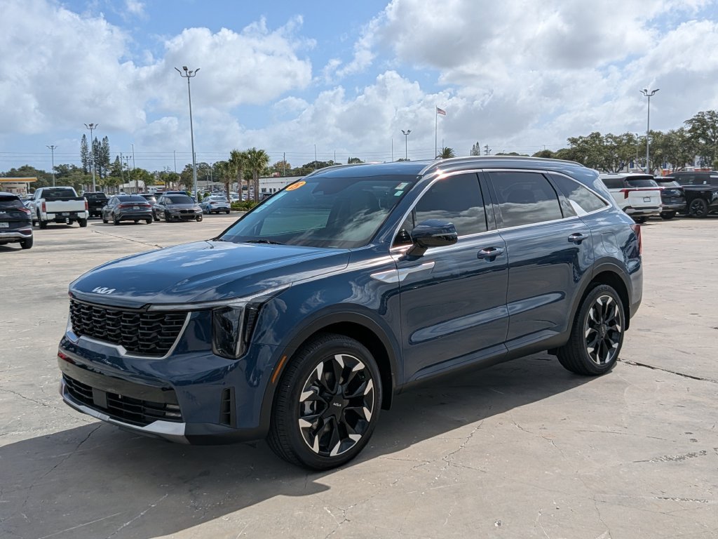 Certified 2025 Kia Sorento EX FWD image 5