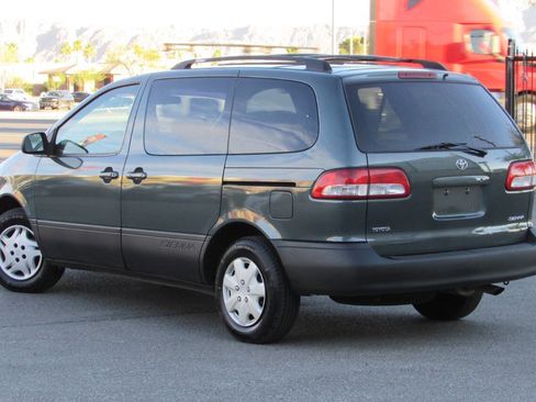 Used 2002 Toyota Sienna CE image 4