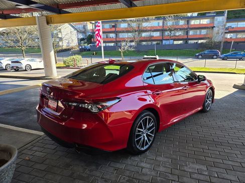 Used 2023 Toyota Camry XLE w/ Cold Weather Package image 5