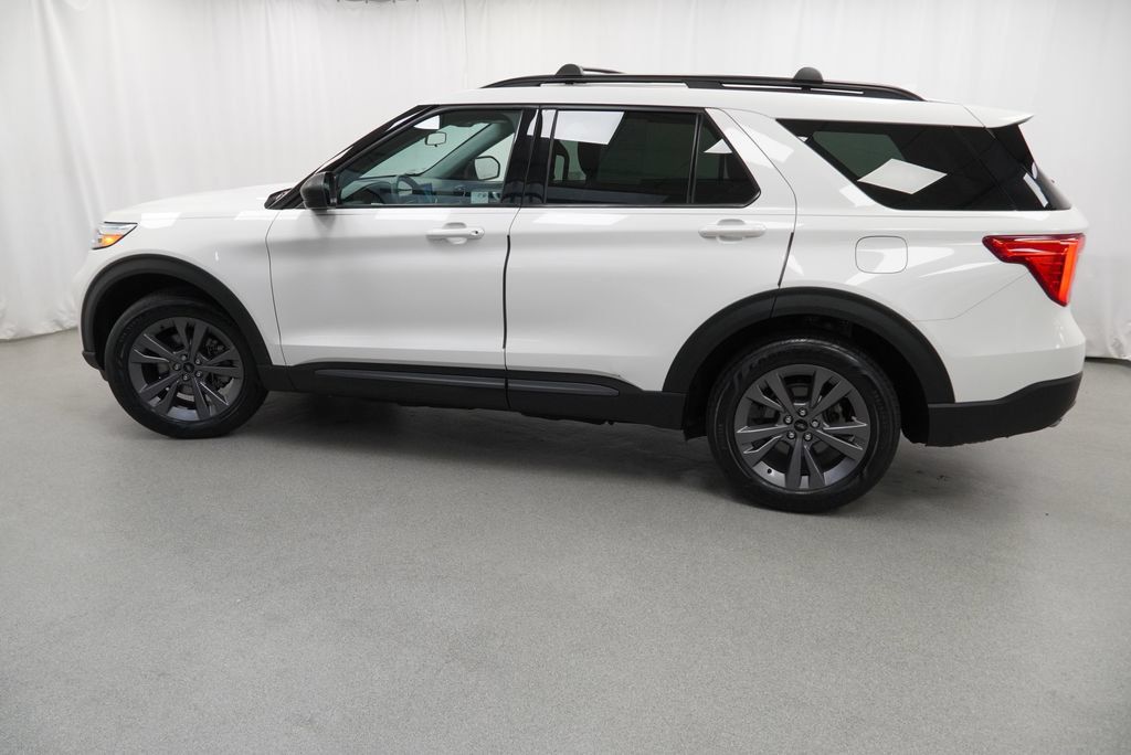 Used 2021 Ford Explorer XLT w/ Equipment Group 202A AWD/4WD image 25